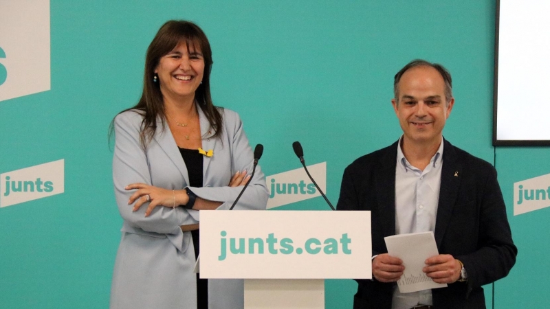 La presidenta del Parlament, Laura Borràs, i l'exconseller Jordi Turull, a la seu de Junts.