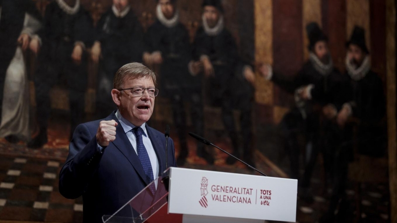 14/05/2022 El president Ximo Puig durante su comparecencia en el Salón de Corts del Palau de la Generalitat, donde ha anunciado el cambio de los titulares de cinco de las doce consellerias que conforman el Govern