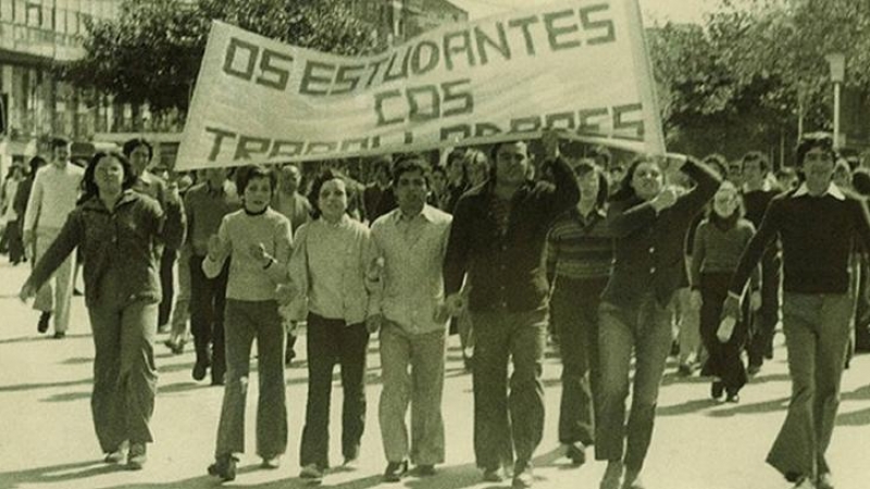 16/5/22 Ánxela Loureiro, entre los manifestantes en la protesta de los estudiantes a favor de los represaliados del 72.