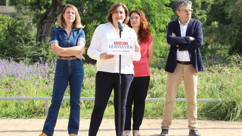 19/05/2022 - Ada Colau amb els tinents d'alcaldia Janet Sanz, Jordi Martí i Laura Pérez, en la compareixença per anunciar que optarà a un tercer mandat.