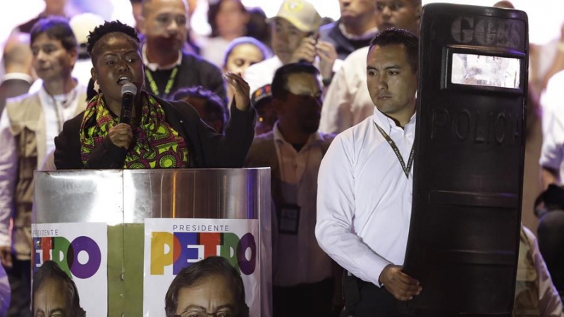 23/05/2022 - La candidata a la Vicepresidencia de Colombia Francia Márquez, habla en el último mitin junto a Gustavo Petro, este domingo 22 de mayo en la céntrica Plaza de Bolívar de Bogotá (Colombia).