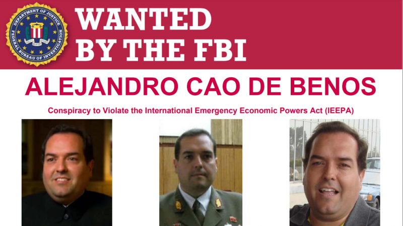 23/05/2022. Nota de búsqueda y captura emitida por el FBI en la que aparece tres fotografías de Alejandro Cao de Benós, a 23 de mayo de 2022.