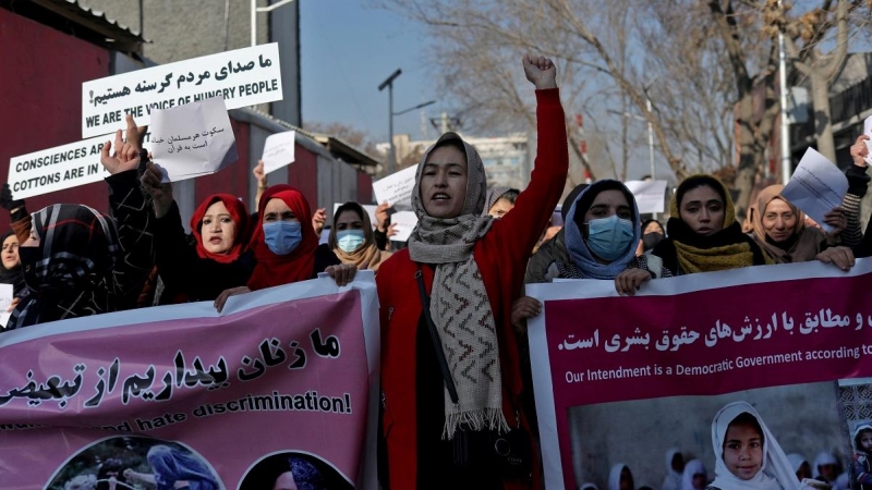 28/12/2021 Afganas protestan contra las restricciones impuestas por el régimen talibán a las mujeres en Kabul
