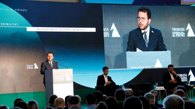 El president de la Generalitat, Pere Aragonès, durant la ponència inaugural a la Trobada empresarial al Pirineu, a la Seu d'Urgell.