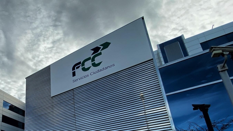 El logo de la constructora FCC, en su sede en Madrid. E.P./Eduardo Parra