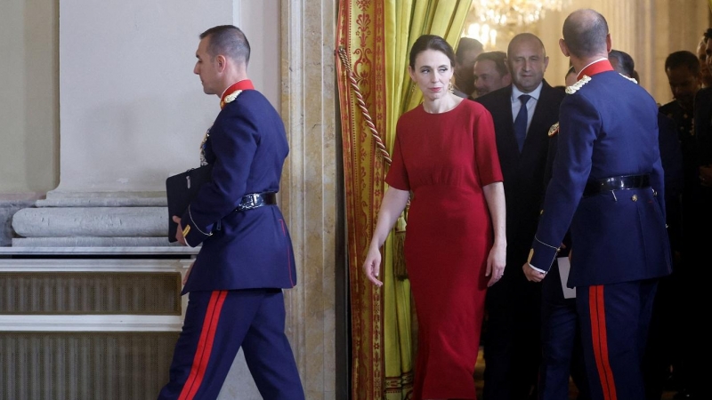 La primera ministra de Nueva Zelanda, Jacinda Ardern, llega para la foto de familia con los líderes de la OTAN antes de la cena de gala en el Palacio Real de Madrid. REUTERS/Jonathan Ernst/Pool