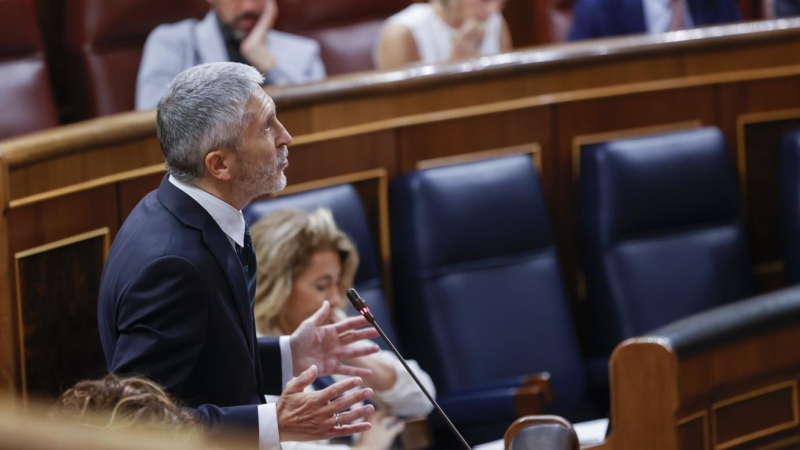 El ministro del Interior, Fernando Grande-Marlaska, durante su intervención en la sesión de control al Gobierno este miércoles en el Congreso.