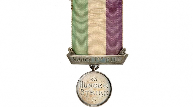 Réplica de una medalla que se entregaba a las sufragistas que habían hecho huelga de hambre estando en la cárcel.