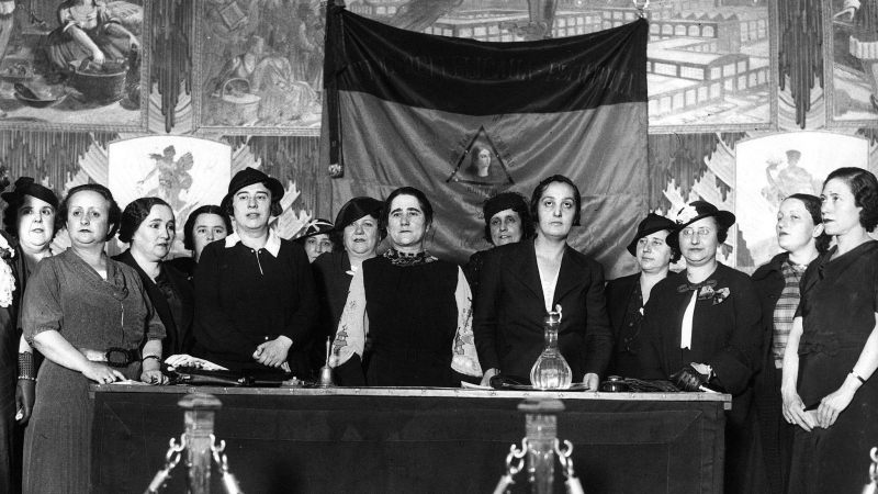 Clara Campoamor, en un mitin de propaganda de la Unión Republicana Femenina, el 20 de marzo de 1932.