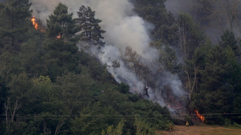 (18/7/22) Vista general del incendio de Folgoso do Courel, a 18 de julio de 2022, en Folgoso do Courel, Lugo, Galicia (España).