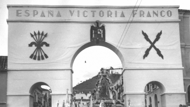 Celebración de la 'victoria' fascista en Málaga.