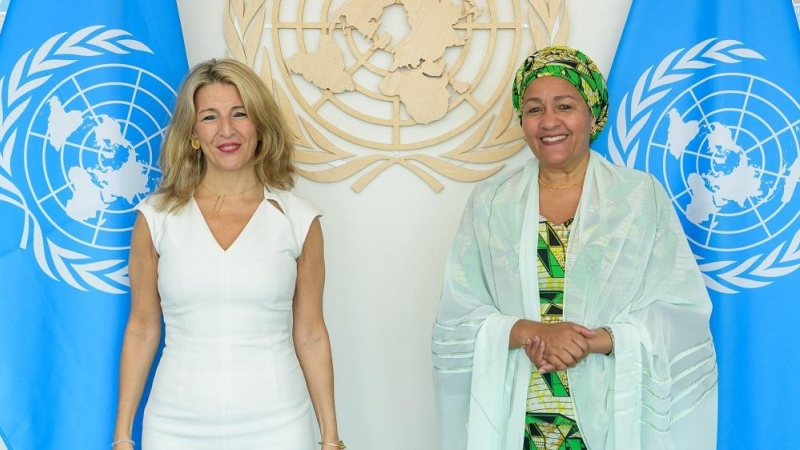 22/07/2022.La vicepresidenta segunda del Gobierno, Yolanda Díaz, posa junto a la vicesecretaria general de Naciones Unidas, Aminah J. Mohammed.