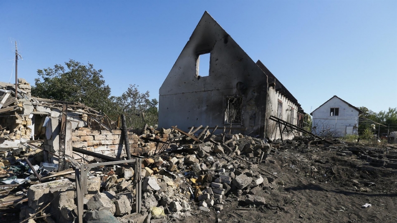 edificio dañado después de un ataque con cohetes en el área de Odesa, en el sur de Ucrania, el 19 de julio de 2022.