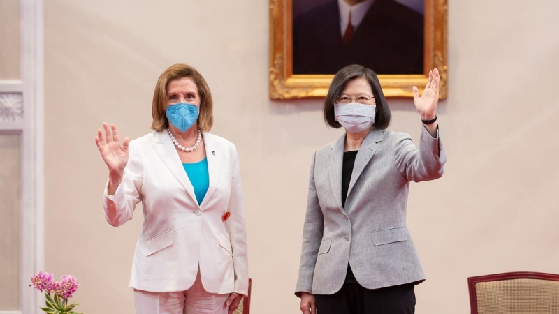 03/08/2022 La presidenta de la Cámara de Representantes de EE. UU., Nancy Pelosi (izq.), y la presidenta de Taiwán, Tsai Ing-wen (dcha.), a 3 de agosto de 2022, en Taiwán.