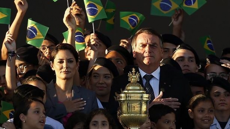 El presidente de Brasil, Jair Bolsonaro, y la primera dama, Michelle Bolsonaro, en el recibimiento del corazón del emperador Pedro I, a 24 de agosto de 2022, en Río de Janeiro (Brasil).
