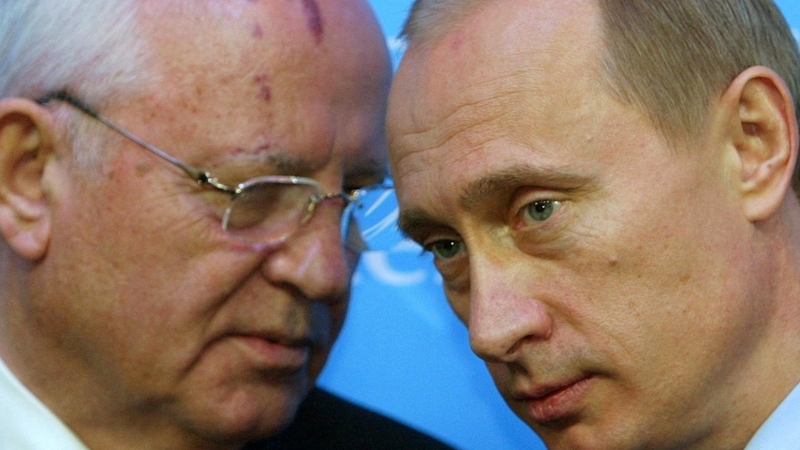 El último presidente de la Unión Soviética, Mijaíl Gorbachov, junto al actual líder ruso, Vladimir Putin.