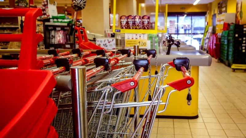 Carros de la compra en un supermercado de Madrid en una imagen de archivo.