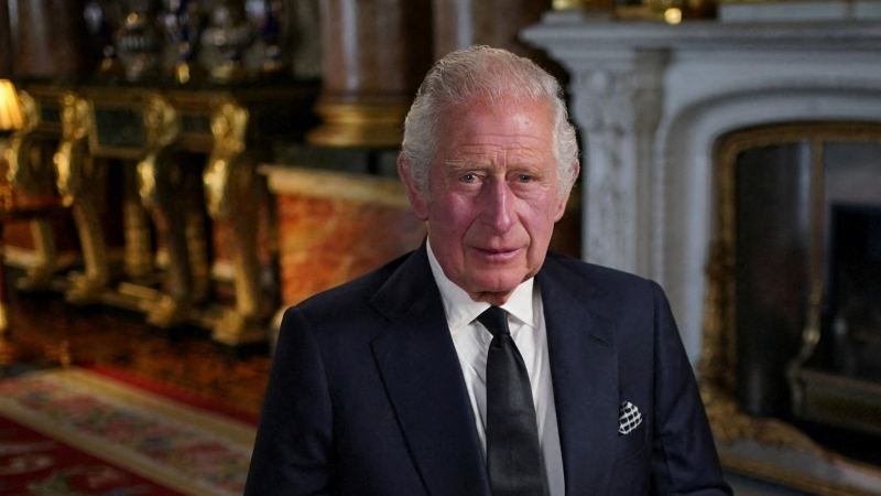 El rey Carlos III pronuncia su discurso a la nación y la Commonwealth desde el Palacio de Buckingham, Londres