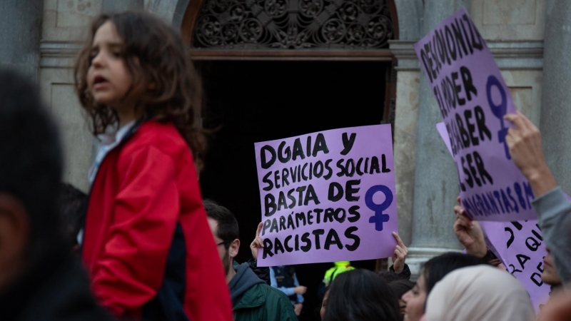 Manifestación convocada por la asociación de Ex Menas contra el racismo y agresiones a menores no acompañados en Barcelona