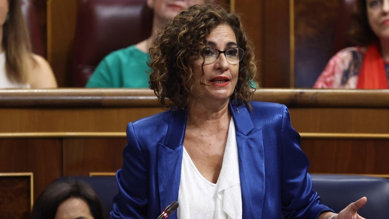 La ministra de Hacienda, María Jesús Montero, durante una sesión de control al Gobierno en el Congreso de los Diputados.