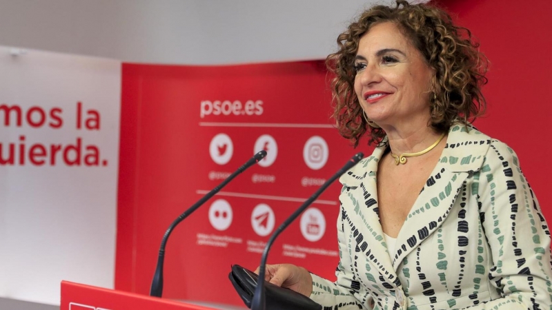 La vicesecretaria General del PSOE y ministra de Hacienda, María Jesús Montero, durante la rueda de prensa que ha ofrecido este lunes en Madrid