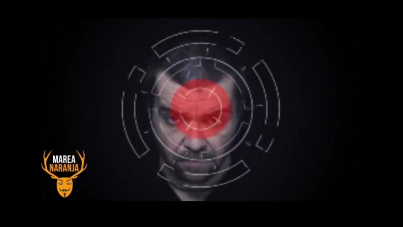 Captura del vídeo difundido por la Real Federación de Caza en la que se simula que una mirilla de un rifle apunta sobre la cara de Sergio G. Torres, director general de Derechos de los Animales.