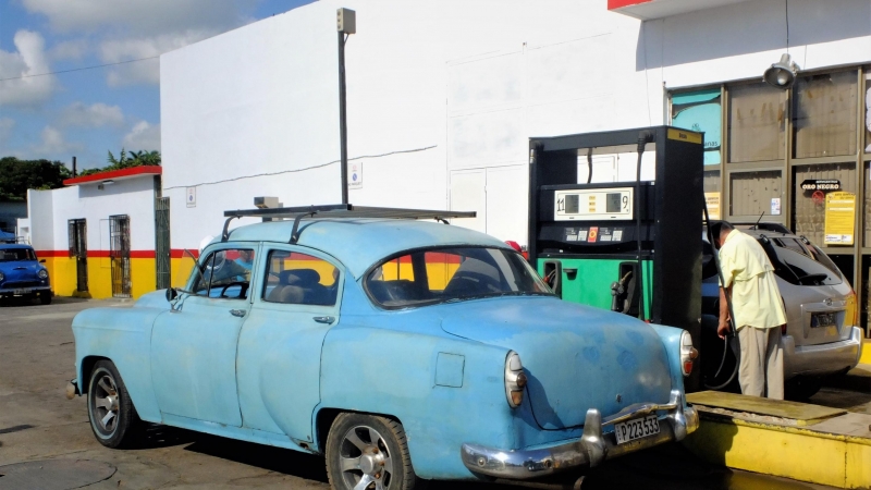 Fotografía de una gasolinera en Cuba.