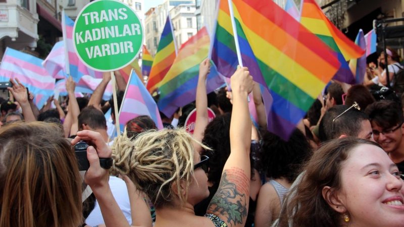 Fotografía de la Marcha del Orgullo 2019, en Estambul, Turquía.