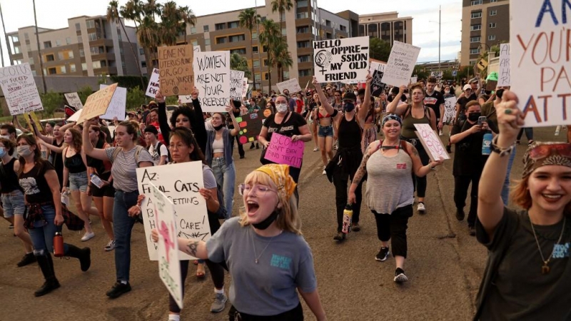 Marcha a favor del aborto en Arizona, en julio de 2022, tras la decisión del Tribunal Supremo de EEUU de revocar la protección del aborto.