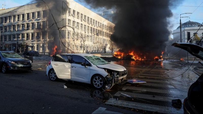 Coches ardiendo en Kiev