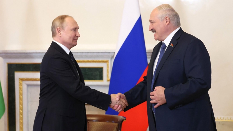 Vladímir Putin y Alexandr Lukashenko en una reunión el pasado mes de junio.