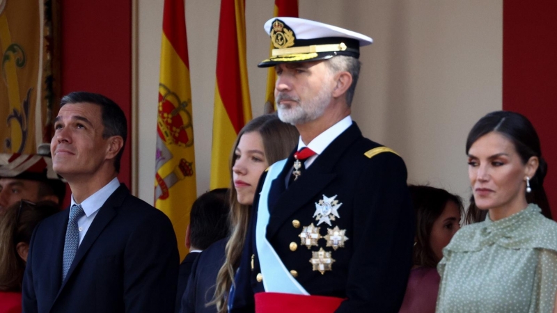 El presidente del Gobierno, Pedro Sánchez; la Infanta Sofía; el rey Felipe VI y la Reina Letizia, durante los actos del 12 de octubre en Madrid.