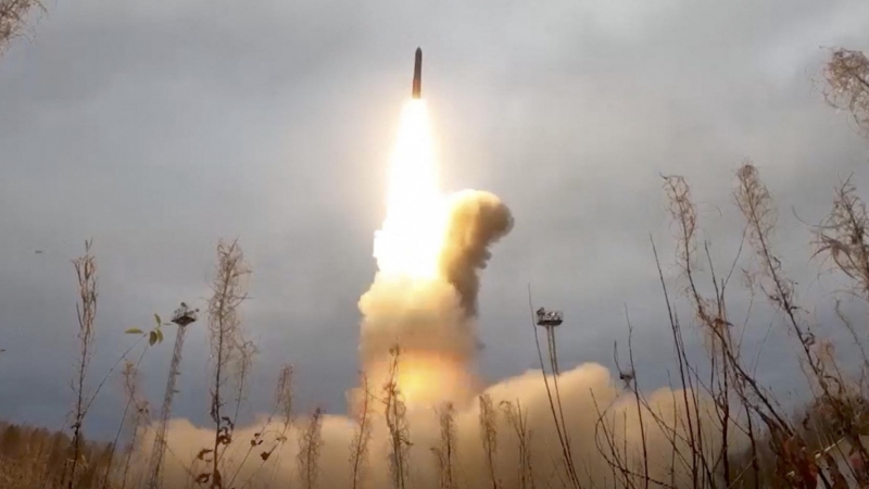 Misil lanzado por Rusia en la prueba militar realizada el 26 de octubre de 2022.