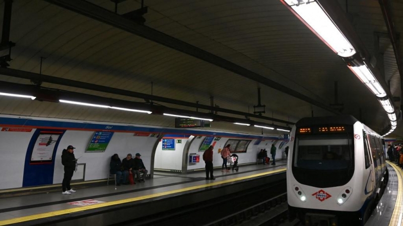 Fotografía del metro de Madrid, en la estación de Sol.