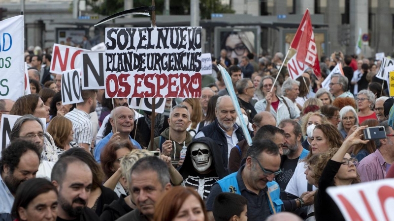 22/10/2022 Miles de personas, durante la manifestación por la sanidad pública en Madrid y contra el plan para las Urgencias extrahospitalarias del Gobierno de Ayuso