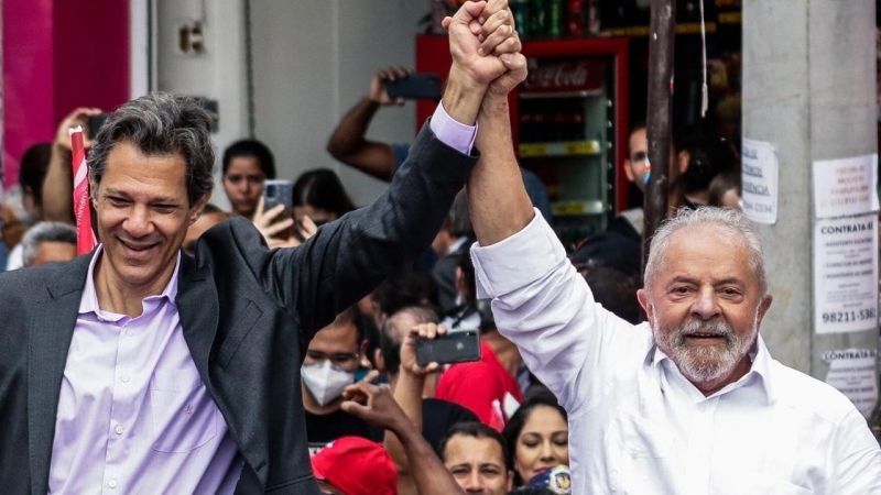 El expresidente de Brasil Luiz Inácio Lula da Silva y el candidato a gobernador de Sao Paulo, Fernando Haddad.