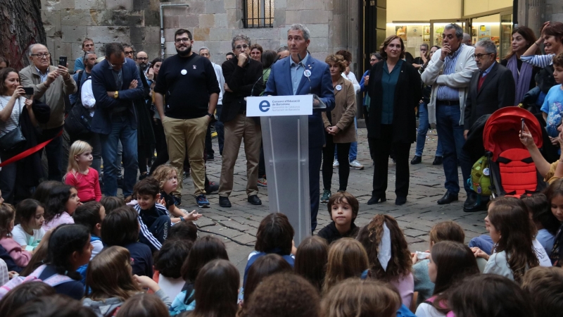 El conseller d'Educació, Josep González Cambray, aquesta tarda a l'Escola Sant Felip Neri de Barcelona.