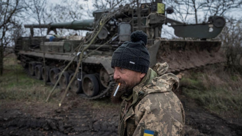 Imagen de un soldado ucraniano en el frente de Jersón, Ucrania, 9 de noviembre de 2022.