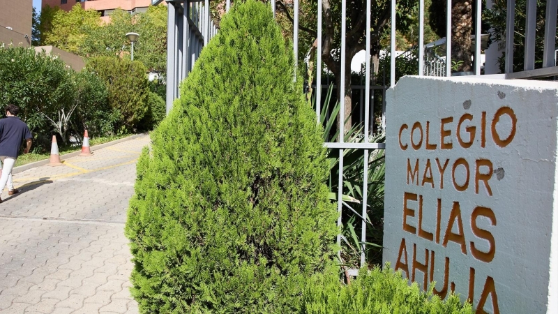 Entrada del Colegio Mayor Elías Ahúja, a 6 de octubre de 2022