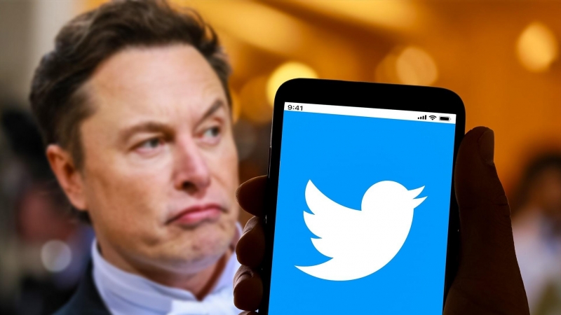 El consejero delegado de Tesla con el logo de Twitter. Foto de ARCHIVO