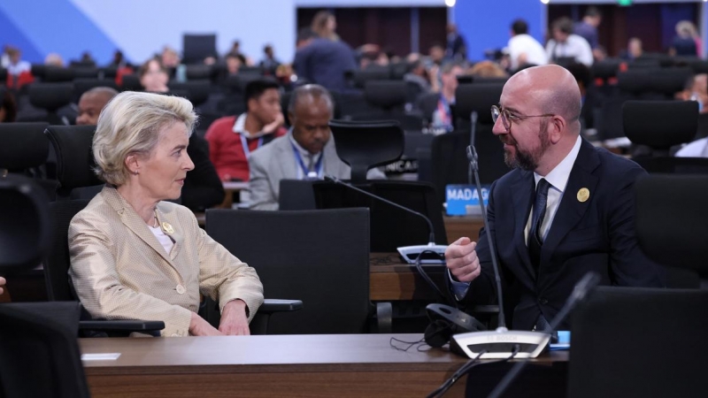 La presidenta de la Comisión Europea, Ursula von der Leyen, y el presidente del Consejo Europeo, Charles Michel, durante la cumbre del clima celebrada en Egipto, a 8 de noviembre de 2022.