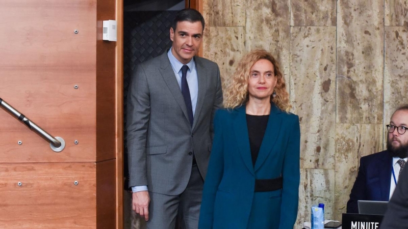 21/11/2022.- El presidente del Gobierno, Pedro Sánchez, y la presidenta del Congreso, Meritxell Batet, a su llegada a la sesión plenaria de la Asamblea Parlamentaria de la OTAN celebrada en Madrid. Gustavo Valiente / Europa Press