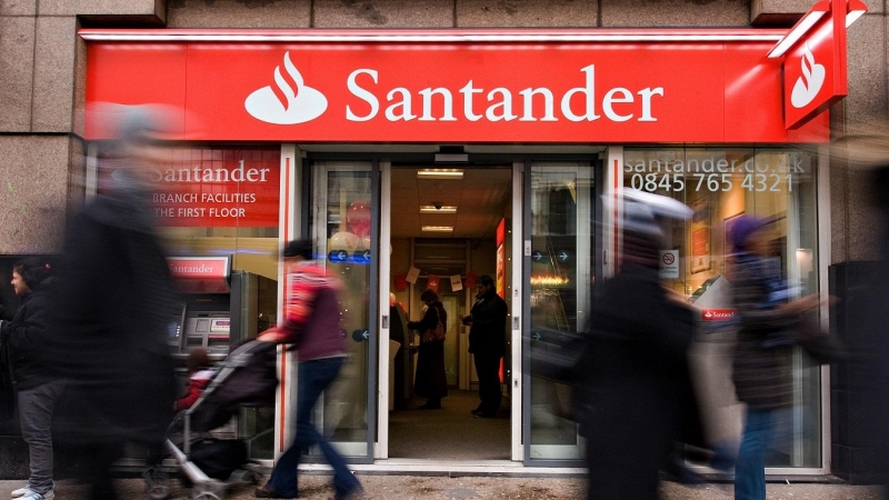 Una sucursal del Banco Santander en Londres. AFP/Leon Neal