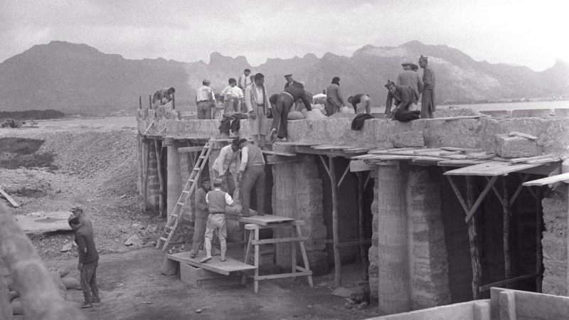 Prisioneros construyendo un puente de la carretera entre Alcúdia y Port de Pollença (1937-38).