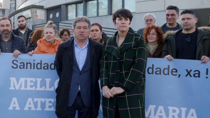 14/12/22 El alcalde de Pontevedra, Miguel Anxo Fernández Lores, y la portavoz nacional del BNG, Ana Pontón, en la protesta de este marte en el hospital Montecelo de Pontevedra.