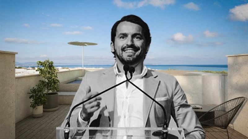 Pedro Alexandre Veiga ante una imagen del proyecto de inversión inmobiliaria en Ibiza publicado en la plataforma Housers