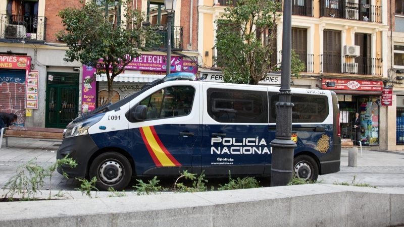 Furgón de la Policía Nacional en la plaza de Lavapiés, a 22 de octubre de 2022 en Madrid