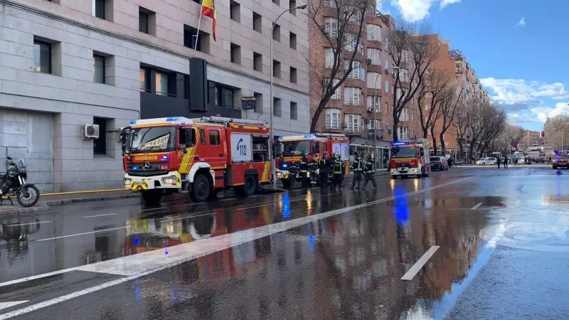 La rotura de una avería en el centro de Madrid deja a los vecinos sin agua durante varias horas, a 27 de enero de 2023.