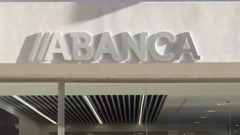 El logo de Abanca en una de sus sucursales en  A Coruña.