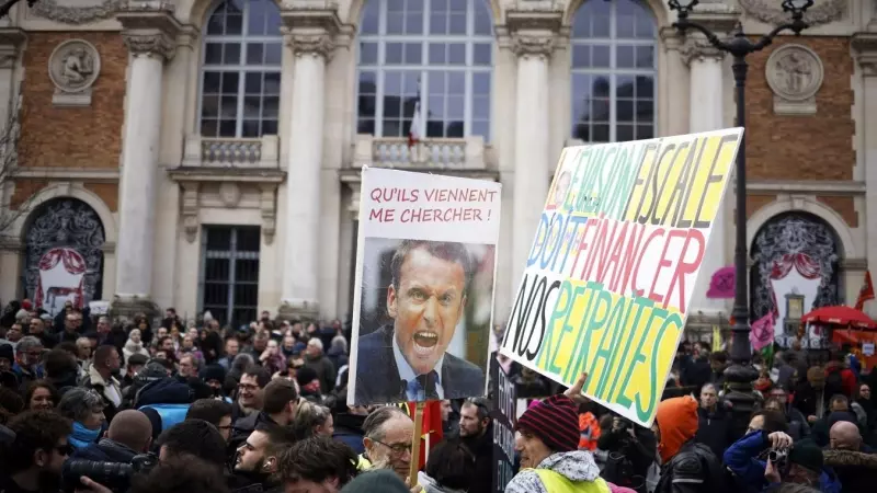 Un grupo de personas se manifiesta contra la reforma del sistema de pensiones que planifica el gobierno francés, a 31 de enero de 2023, en París (Francia).